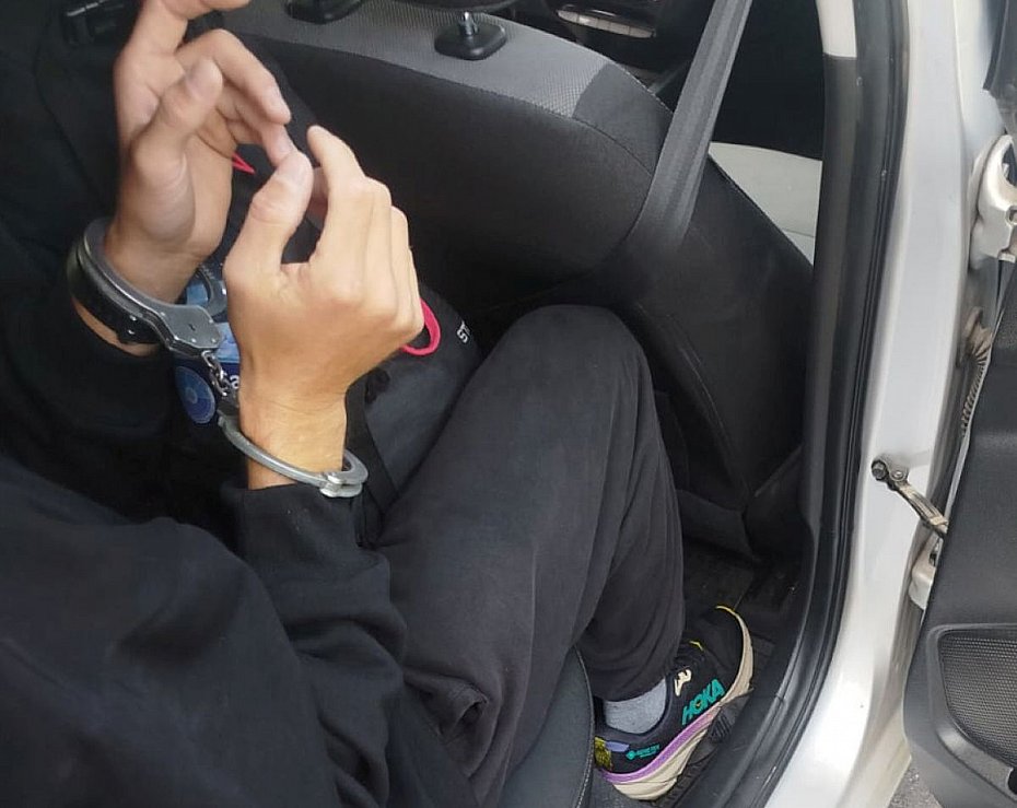 Zatrzymanie na Bielanach. Policja znalaza marihuan w mieszkaniu przy ul. Fontany