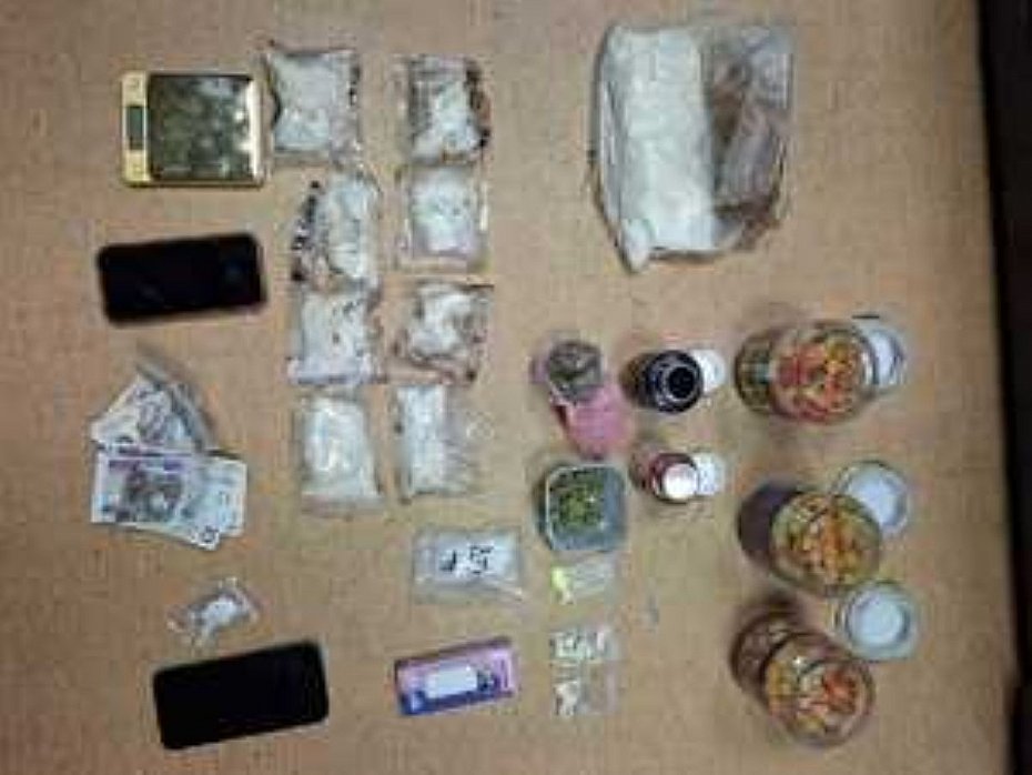 Ponad 2 kg narkotyk�w w mieszkaniu 25-latka. Akcja kryminalnych z Bielan