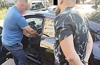 Narkotyki ukryte w schowku auta. Policja zatrzymała 29-latka