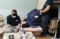 Akcja policji na Bielanach. W mieszkaniu 31-latka ujawniono amfetaminę