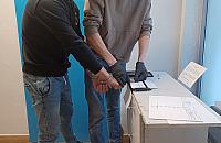 Udawał funkcjonariusza i chciał przejąć oszczędności seniorki